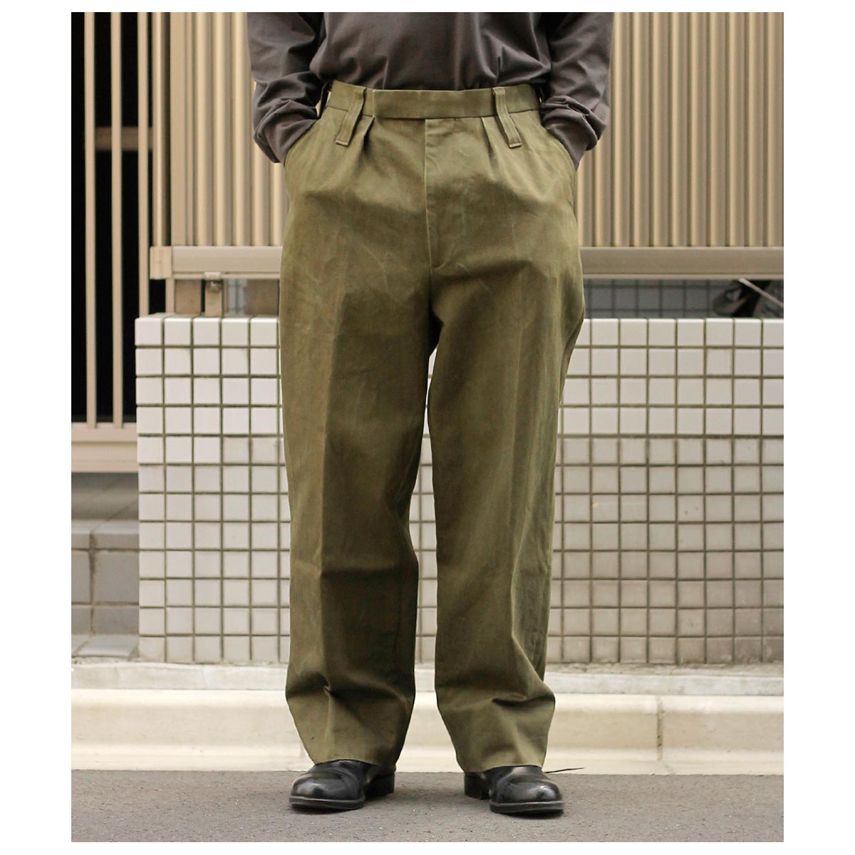 極美品　visvim サイドベンツ・トラウザー　チャコールグレー　L フランス製 極美品 visvim サイドベンツ・トラウザー チャコールグレー L